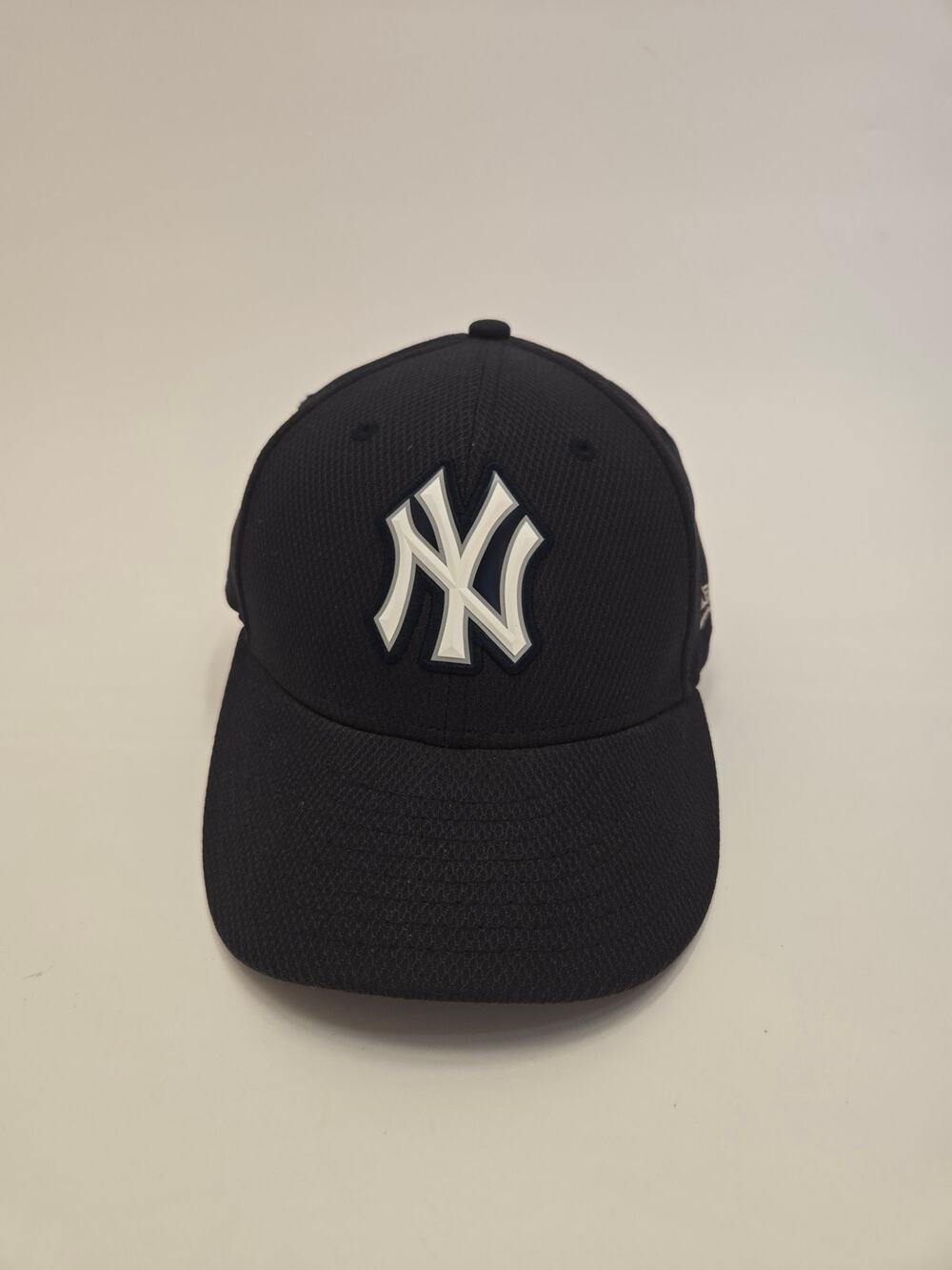 New Era New York Yankees Low Profile 59FIFTY Men's 7 1/2 Navy Fitted Hat